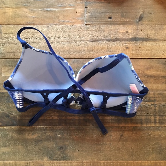 Victoria’s Secret Bra - Picture 2 of 3